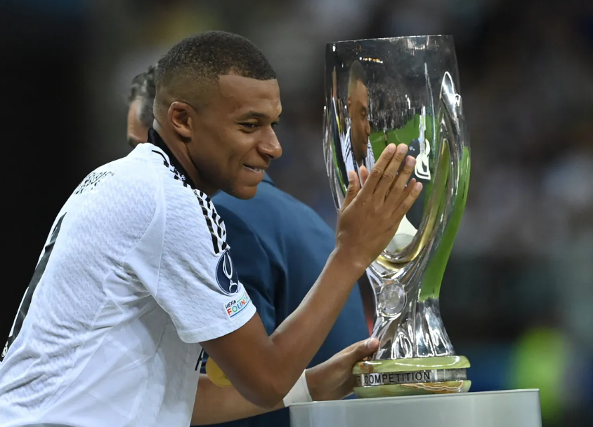 El gol de debut de Mbappé ayudó al Real Madrid a ganar la Supercopa de Europa